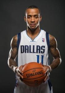 段刘愚破门阿齐兹闪击 青岛西海岸战胜武汉三镇.